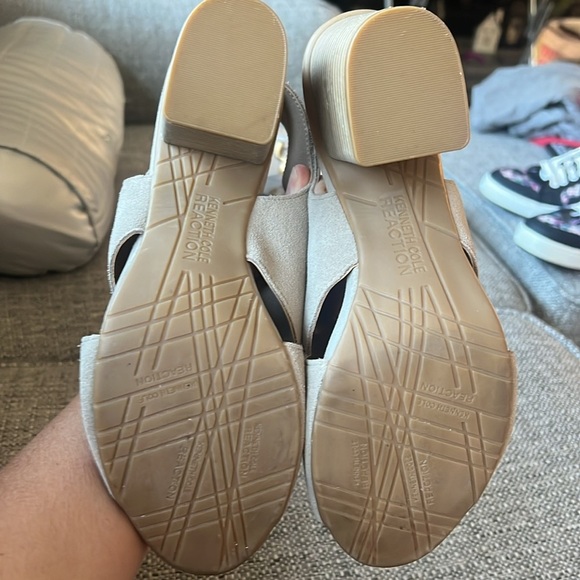 Kenneth Cole Beige Cari Love Suede Leather Heels NWOT - Picture 5 of 6